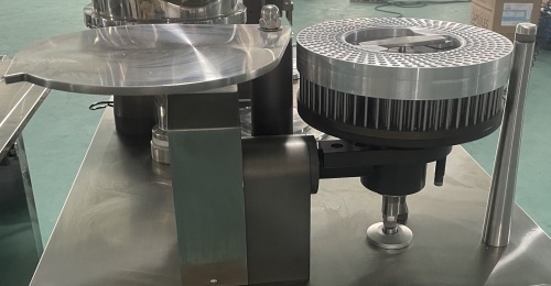 آلة ملء كبسولات شبه أوتوماتيكية CGN-208 28000PCS / ساعة 2.12kw المزود