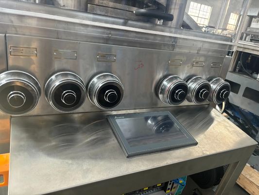 مطبعة اللوحات الدوارة عالية السرعة مع 57 محطة 410400 PCS / H القدرة ونظام التشحيم التلقائي المزود