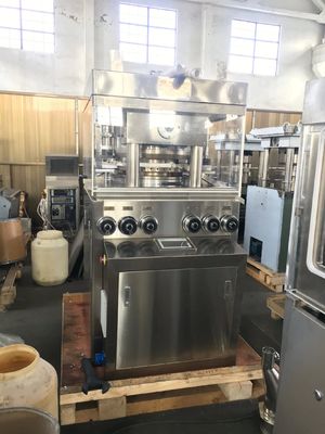 مطبعة اللوحات الدوارة عالية السرعة مع 57 محطة 410400 PCS / H القدرة ونظام التشحيم التلقائي المزود