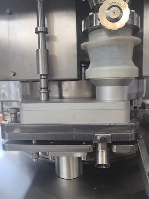 25mm Tablet Automatic Rotary Tablet Press Machine with 100kN Pressure and 40r/min Turret Speed المزود