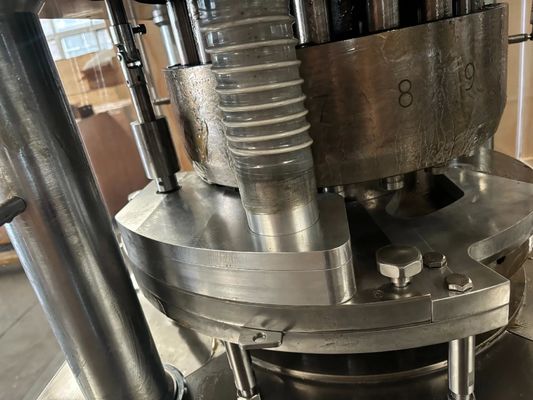 ZP11 Rotary Tablet Press Machine with 11 Stations 100 kN Main Pressure and 5.5 kW Motor Power for Pharmaceutical and Food Industries المزود